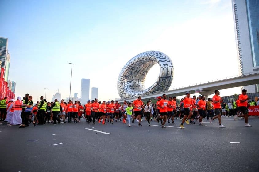 Это событие Dubai Run объединило 226 000 участников для крупнейшего в мире совместного бегового мероприятия.