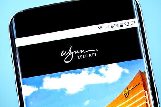 Логотип Wynn Resorts на экране смартфона.