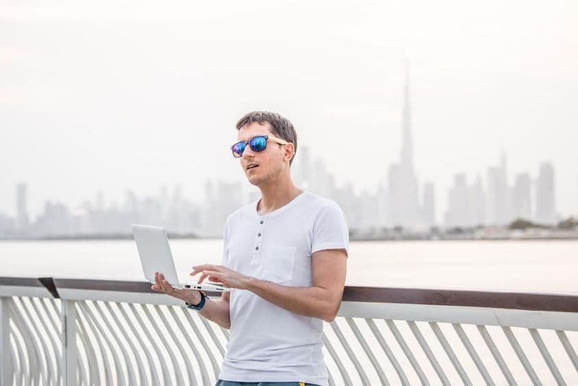 Счастливый фриланс-программист.