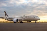 Самолет ETIHAD Airways Boeing 787-9 Dreamliner на рулежке.