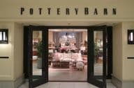Pottery Barn в торговом центре Shops at Riverside, престижном молле.