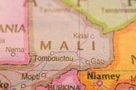 Мали на красочной географической политической карте мира.