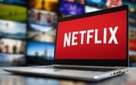 Стриминг Netflix на экране ноутбука.