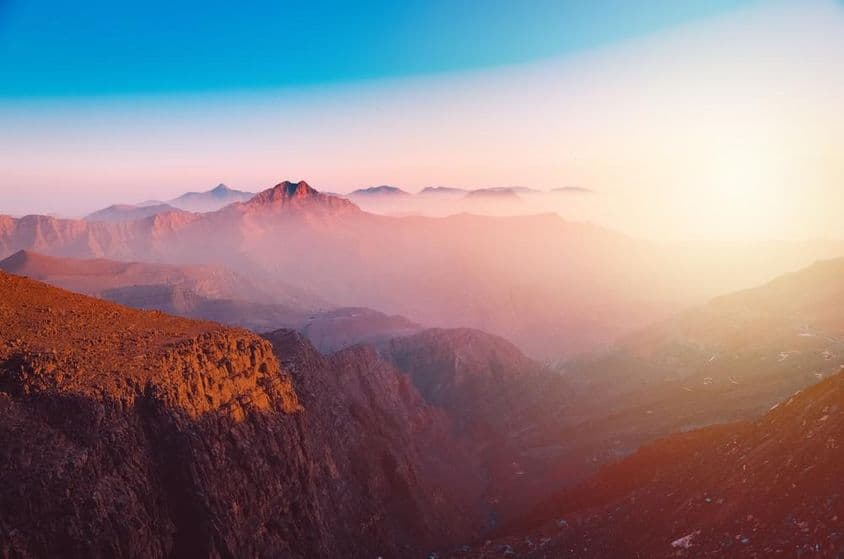 Вид на величественную гору Джебель Джайс в Рас-Аль-Хайме.