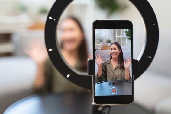 Влиятельный человек в социальных сетях.