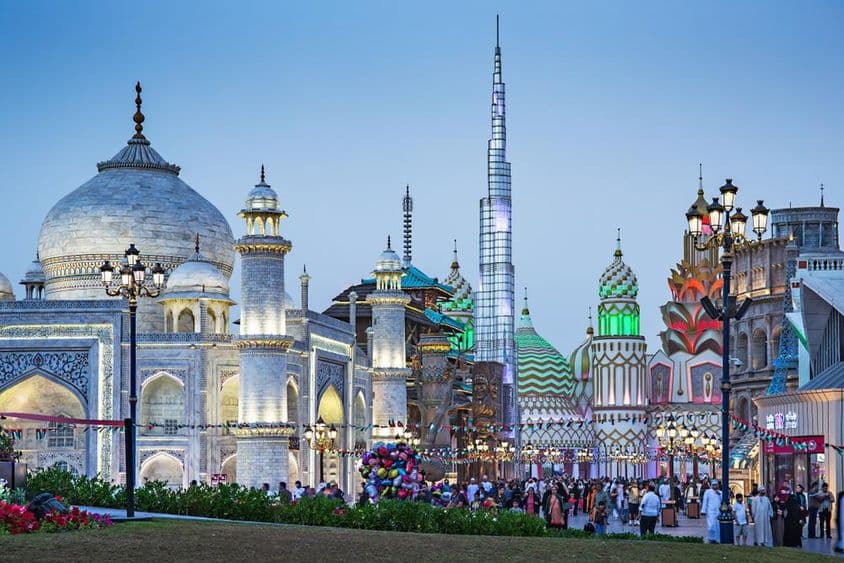 Центральная часть парка Dubai Global Village.