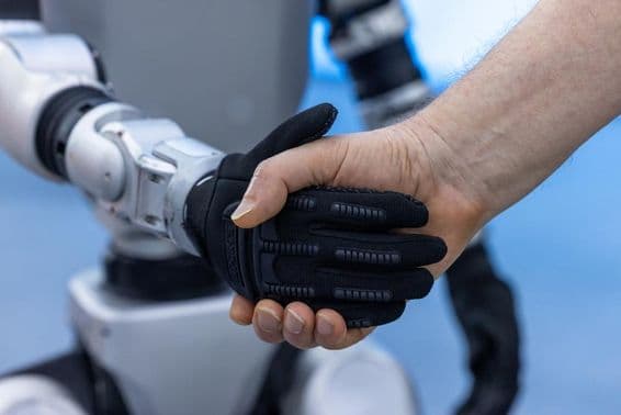 Сотрудничество человека и робота в синергии будущих технологий. Инновационное партнерство.