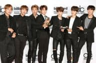 BTS в пресс-комнате на Billboard Awards 2017.