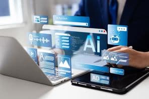 Человек с ноутбуком, использующий инструменты искусственного интеллекта.