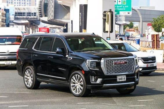 Американский роскошный внедорожник GMC.