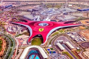 Абу-Даби, парк Ferrari World.