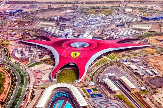 Абу-Даби, парк Ferrari World.