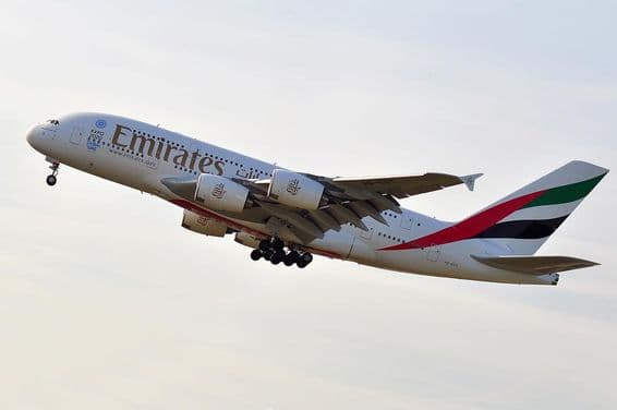 Авиалайнер EMIRATES AIRLINES Airbus A380-800.