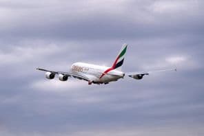 Пассажирский самолет Airbus A380-861 компании Emirates.