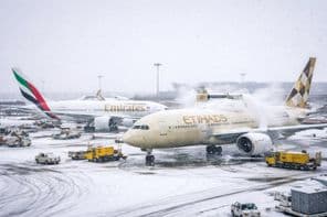 Зимний шторм нарушает работу аэропортов