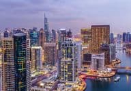 Вид с высоты на развязку шоссе в Дубае.