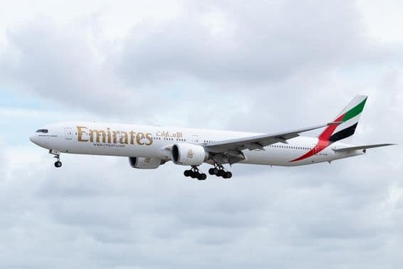 Самолет Emirates Boeing 777