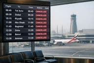 Отмененные рейсы на табло.