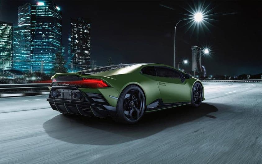 Матовый темно-зеленый Lamborghini Huracan