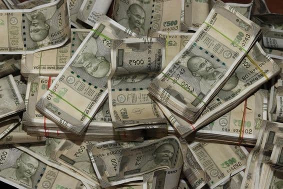 Стопки индийской валюты, 500 рупий