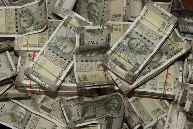 Стопки индийской валюты, 500 рупий