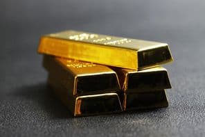 Сложенные 999,9 чистые золотые слитки