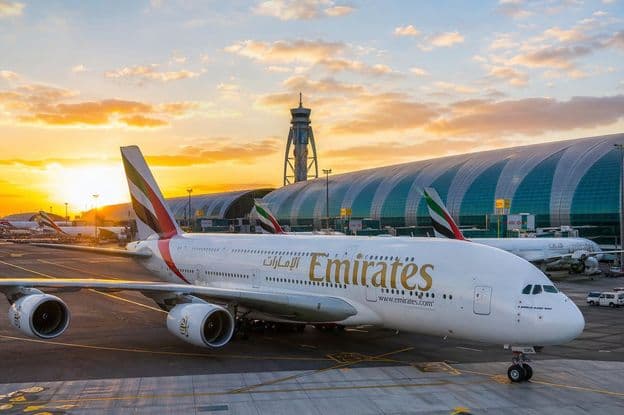 Аэропорт Дубая на закате