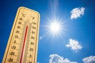 Экстремальная жара с термометром