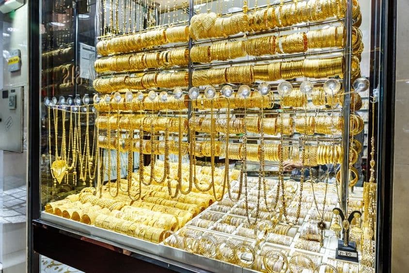 Витрина ювелирного магазина на Золотом рынке
