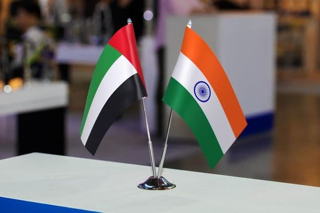 Флаги Объединённых Арабских Эмиратов и Индии