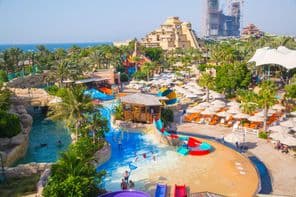 Вид на аквапарк Aquaventure и башню Нептун