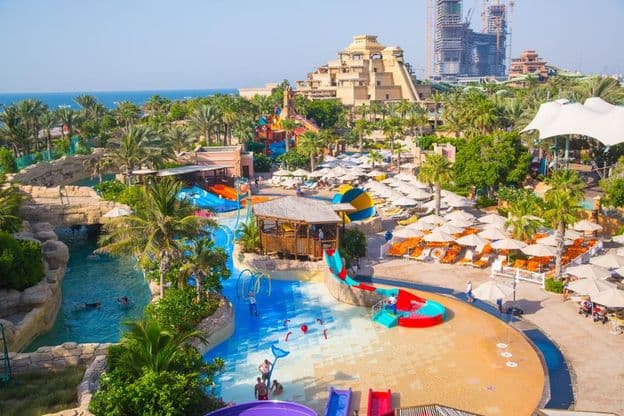Вид на аквапарк Aquaventure и башню Нептун